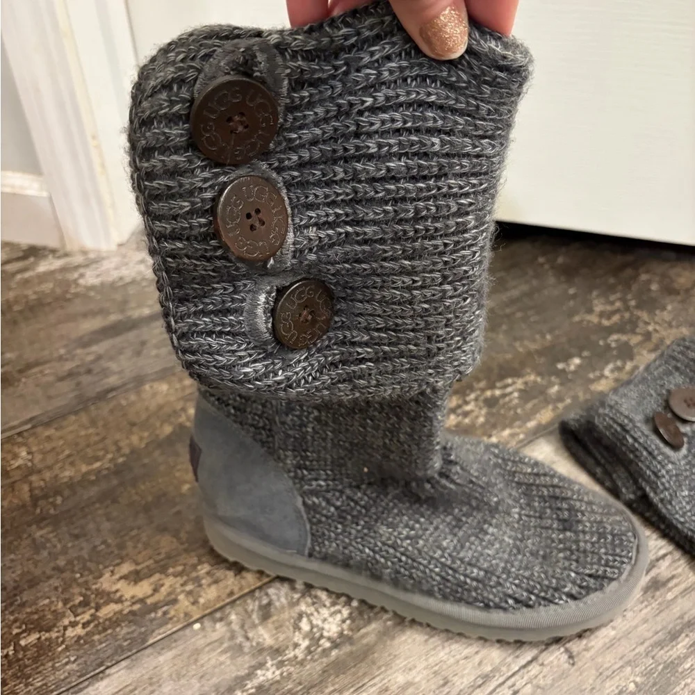 Gray Knit Button CARDI UGG Boots EUC